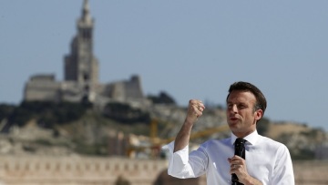 Γαλλικές εκλογές: Νίκη Μακρόν με 55,5% δείχνει νέα δημοσκόπηση