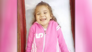 Πάτρα: «Δύο ώρες πριν πεθάνει το παιδί έπαιζε και περπατούσε, δεν μπορεί να είχε ηπατική ανεπάρκεια» λέει ο γιατρός της Μαλένας