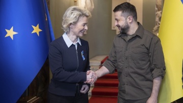 Νέα επικοινωνία Ζελένσκι - Φον ντερ Λάιεν για επιπλέον στρατιωτική βοήθεια στην Ουκρανία