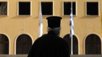 Επίθεση ιερέα σε τρανς που είχε πάει σε συσσίτιο - «Δε θέλουμε ανώμαλους εδώ, να πας να κάνεις τη δουλειά που ξέρεις»