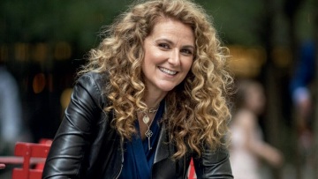 Κορυφαία γυναικολόγος καταρρίπτει τους μύθους της εμμηνόπαυσης: «Σε αφήνουν άναυδο οι ανοησίες που κυκλοφορούν στα social media»