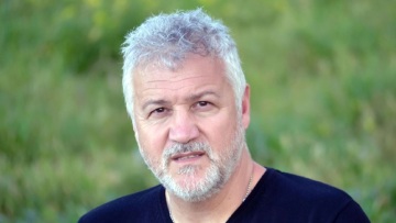 Σπύρος Πετρουλάκης: «Ξεκίνησα να γράφω τον Σασμό, για να εντυπωσιάσω τη σύντροφό μου»