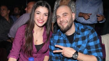 Η Ήβη Αδάμου πλάθει τσουρέκια με την πεθερά της και ο Μιχάλης Κουινέλης τις τραβάει βίντεο