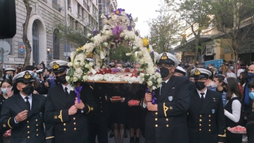 Ξεκίνησε η περιφορά του πρώτου Επιταφίου στη Θεσσαλονίκη