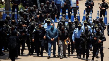 Ονδούρα: Αναχώρησε για τις ΗΠΑ το αεροσκάφος με τον πρώην πρόεδρο Ερνάντες