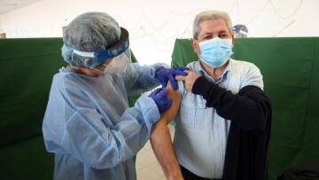 Kορωνοϊός - Κύπρος: Ξεκινά σήμερα η χορήγηση της 4ης δόσης εμβολίου στους άνω των 60 ετών