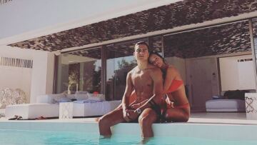 Πάουλο Ντιμπαλά: Η κοπέλα του προωθεί γυμνή το νέο της τραγούδι 