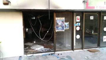 Πεύκη: Εμπρηστική επίθεση στα γραφεία της Νέας Δημοκρατίας