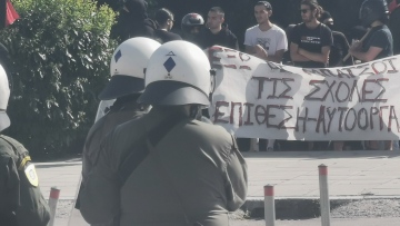 Ηλεκτρισμένη η ατμόσφαιρα στο ΑΠΘ - Δεν αποχωρούν οι αστυνομικές δυνάμεις (Φωτογραφίες)