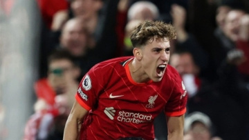 Τσιμίκας: «Μαθαίνω πολλά από τον Κλοπ, θα μπορούσα να έχω σκοράρει»