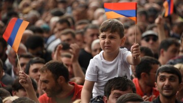 Αρμενία: Χιλιάδες διαδηλώνουν στο Γερεβάν κατά της εκχώρησης του Ναγκόρνο Καραμπάχ