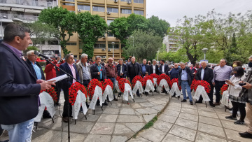 Θεσσαλονίκη: Με κατάθεση στεφάνων και ενός λεπτού σιγή τίμησε το ΕΚΘ την εργατική Πρωτομαγιά