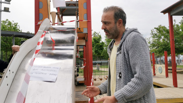 Θεσσαλονίκη: Ξεσπά ο πατέρας της 8χρονης που έχασε το δάχτυλό της σε τσουλήθρα - Δείτε βίντεο