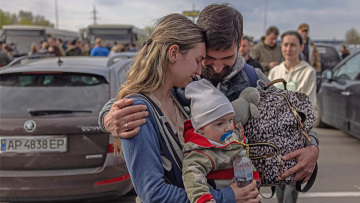Πόλεμος στην Ουκρανία - Μαριούπολη: Συγκλονιστικές εικόνες αμάχων που έφτασαν από την κόλαση του Αζοφστάλ στη Ζαπορίζια 
