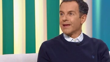 Άρης Καβατζίκης: «Η απώλεια του αδερφού μου επιδείνωσε όλες μου τις φοβίες, ένιωθα ότι μπορεί να συμβεί και σε εμένα»