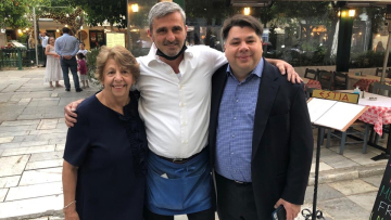 Τζορτζ Τσούνης: Η απρόσμενη συνάντηση που είχε στην πρώτη του βόλτα στην Πλάκα