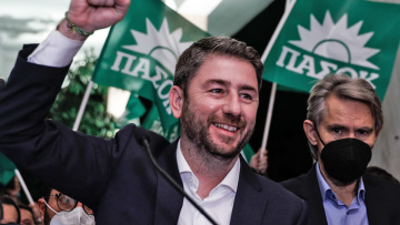 ΠΑΣΟΚ: O «πράσινος ήλιος» επέστρεψε - «Ψήφος εμπιστοσύνης» από 180.000 πολίτες