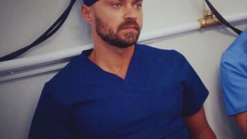 Τζέσε Ουίλιαμς: Ο ηθοποιός του «Grey's Anatomy», γυμνός στη σκηνή του Μπρόντγουεϊ