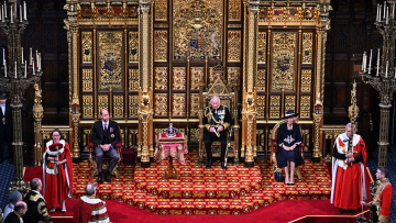 Βρετανία-Πρίγκιπας Κάρολος: Εκφώνησε ομιλία αντί της βασίλισσας Ελισάβετ στο Κοινοβούλιο σε μια άτυπη πρόβα διαδοχής