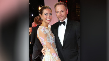 Γερμανία: Παντρεύεται 33χρονη δημοσιογράφο ο υπουργός Οικονομικών - Σε ελληνική ταβέρνα έγινε ο αρραβώνας