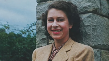 Ελισάβετ: Οι «αθέατες» πτυχές της ζωής της πριν ανέβει στον θρόνο σε ντοκιμαντέρ του BBC