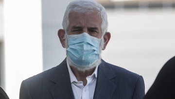 Πέτρος Φιλιππίδης: Η αντίδρασή του στην κάμερα έξω από το σπίτι του