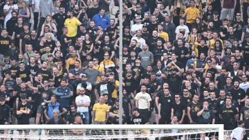 ΑΕΚ: Γιούχα και πανό κατά παικτών, Μελισσανίδη και διοίκησης στο ΟΑΚΑ 