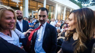 ΣΥΡΙΖΑ: Φλερτάρει με την πρωτιά η Ρένα Δούρου στην Κεντρική Επιτροπή, διατηρεί μικρό προβάδισμα από την Αχτσιόγλου