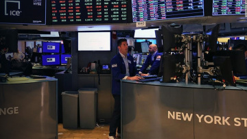 «Αίμα» στη Wall Street: Ο φόβος του στασιμοπληθωρισμού «γκρέμισε» τις μετοχές - Τρομακτικές απώλειες για Dow Jones και Nasdaq