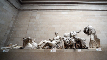 Γλυπτά του Παρθενώνα: To Βρετανικό Μουσείο υποστηρίζει ότι «δεν τα πήραμε βίαια» - Η απάντηση της Μενδώνη
