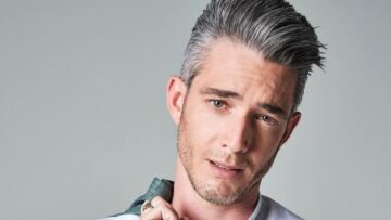 Ο Θεοχάρης Ιωαννίδης ποζάρει με τη... μάσκα ομορφιάς του