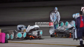 Ευλογιά των πιθήκων: Με ειδικές κάψουλες η μεταφορά του ύποπτου κρούσματος από την Κεφαλονιά - Δείτε φωτογραφίες