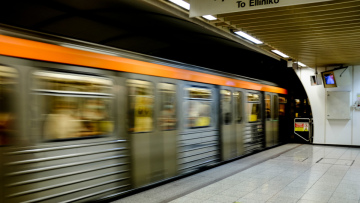 Συναγερμός στο μετρό Κορυδαλλού: Άνδρας έπεσε μπροστά στο συρμό - Μεταφέρθηκε στο νοσοκομείο