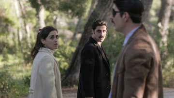 Άγριες Μέλισσες: Ο Μπάμπης με την Κορίνα το σκάνε από το Διαφάνι