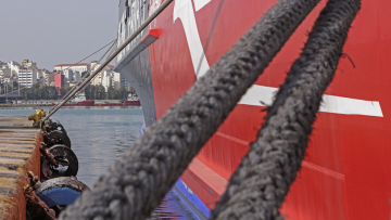 Πειραιάς: «Ήμουν έτοιμος να πηδήξω στο νερό γιατί το παιδί ήταν σχεδόν νεκρό», λέει ο πλοίαρχος που βρήκε την 5χρονη