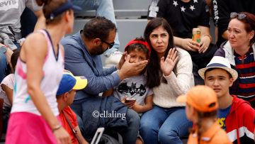 Roland Garros: Ρουμάνα τενίστρια χτύπησε παιδί με την ρακέτα της 