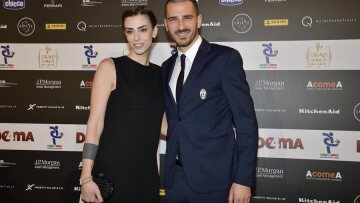 Μπονούτσι: Η σύζυγος του ταξίδεψε σε 26 δήμους της Ιταλίας για καλό σκοπό 