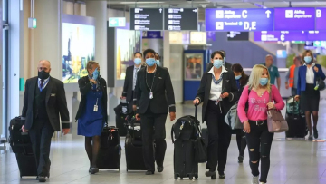 Καλοκαίρι της… υπομονής στην Ευρώπη: Καθυστερήσεις στα αεροδρόμια, «μποτιλιάρισμα» στα λιμάνια, χάος στα τρένα