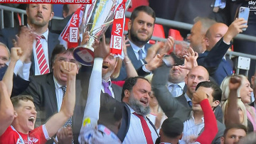  Μαρινάκης: Σήκωσε την κούπα στο Γουέμπλεϊ 