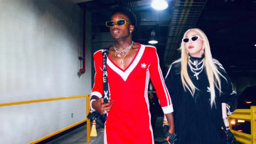 Μαντόνα: Ο 16χρονος γιος της εμφανίστηκε με κόκκινο μάξι φόρεμα!