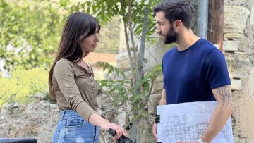 Η Γη της Ελιάς: Ο Άρης, αδελφός της Εύας έχει γοητευτεί πολύ από την Ευτυχία κι αρχίζει να την πολιορκεί