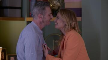 Άσε μας ρε μαμά: Ο Δημήτρης και η Ρωξάνη είναι επιτέλους μαζί