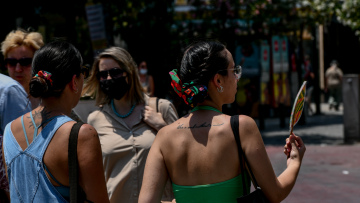 Καιρός: Ανεβαίνει η θερμοκρασία σήμερα, βροχές στα βόρεια και ανατολικά