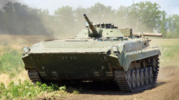 Στην ατζέντα Βερολίνου και Αθήνας τα τεθωρακισμένα BMP-1: Γιατί είναι τόσο σημαντικά για το Κίεβο