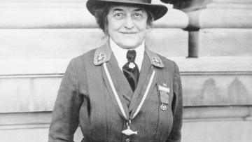 Την έλεγαν «τρελή»: Η κωφή γυναίκα που μετά το διαζύγιό της ίδρυσε το γυναικείο τμήμα προσκόπων