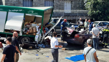 Τροχαίο με τρεις νεκρούς στην Καβάλα: «Γινόταν καταδίωξη, το φορτηγό με τα ποτά σηκώθηκε στον αέρα»