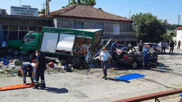Τροχαίο με τρεις νεκρούς στην Καβάλα: O οδηγός του αυτοκινήτου έτρεχε να ξεφύγει από όχημα της ασφάλειας