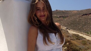 Σοφία Βεργκάρα: Αναπολεί το ελληνικό καλοκαίρι και «πλημμυρίζει» τα social media με φωτογραφίες από τη χώρα μας