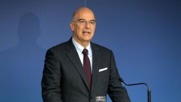 Στο Βελιγράδι ο Νίκος Δένδιας - Συνάντηση με τον Σέρβο πρόεδρο 
