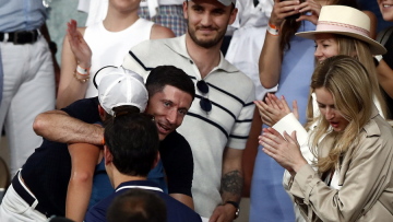 Roland Garros: Η αγκαλιά του Λεβαντόφσκι στη Σβιόντεκ 